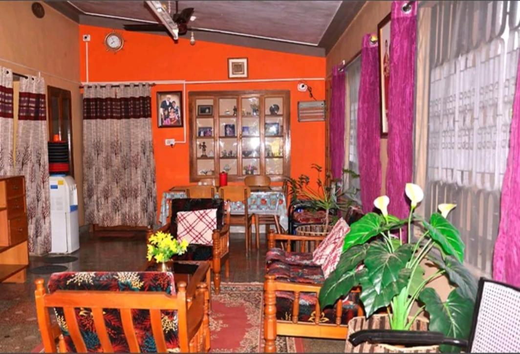 Honey Palace Homestay มาดิเครี ภายนอก รูปภาพ