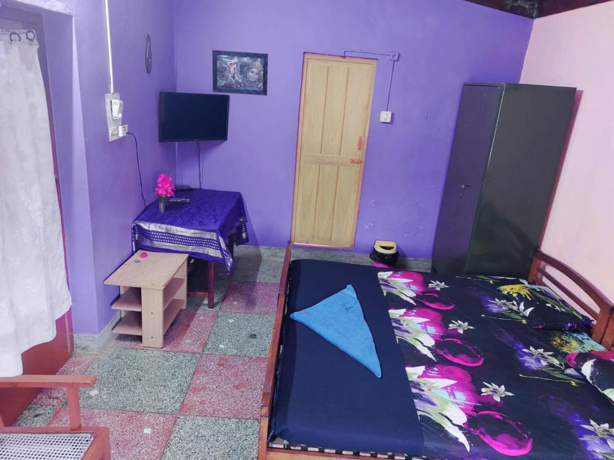 Honey Palace Homestay มาดิเครี ภายนอก รูปภาพ