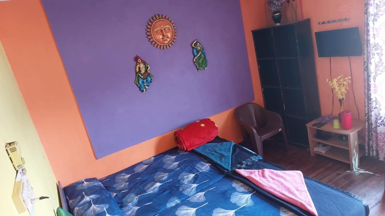 Honey Palace Homestay มาดิเครี ภายนอก รูปภาพ