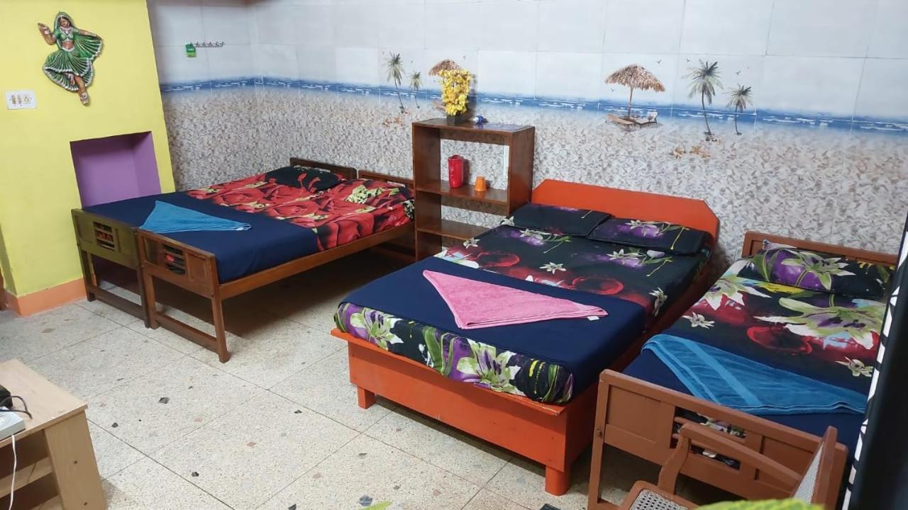 Honey Palace Homestay มาดิเครี ภายนอก รูปภาพ