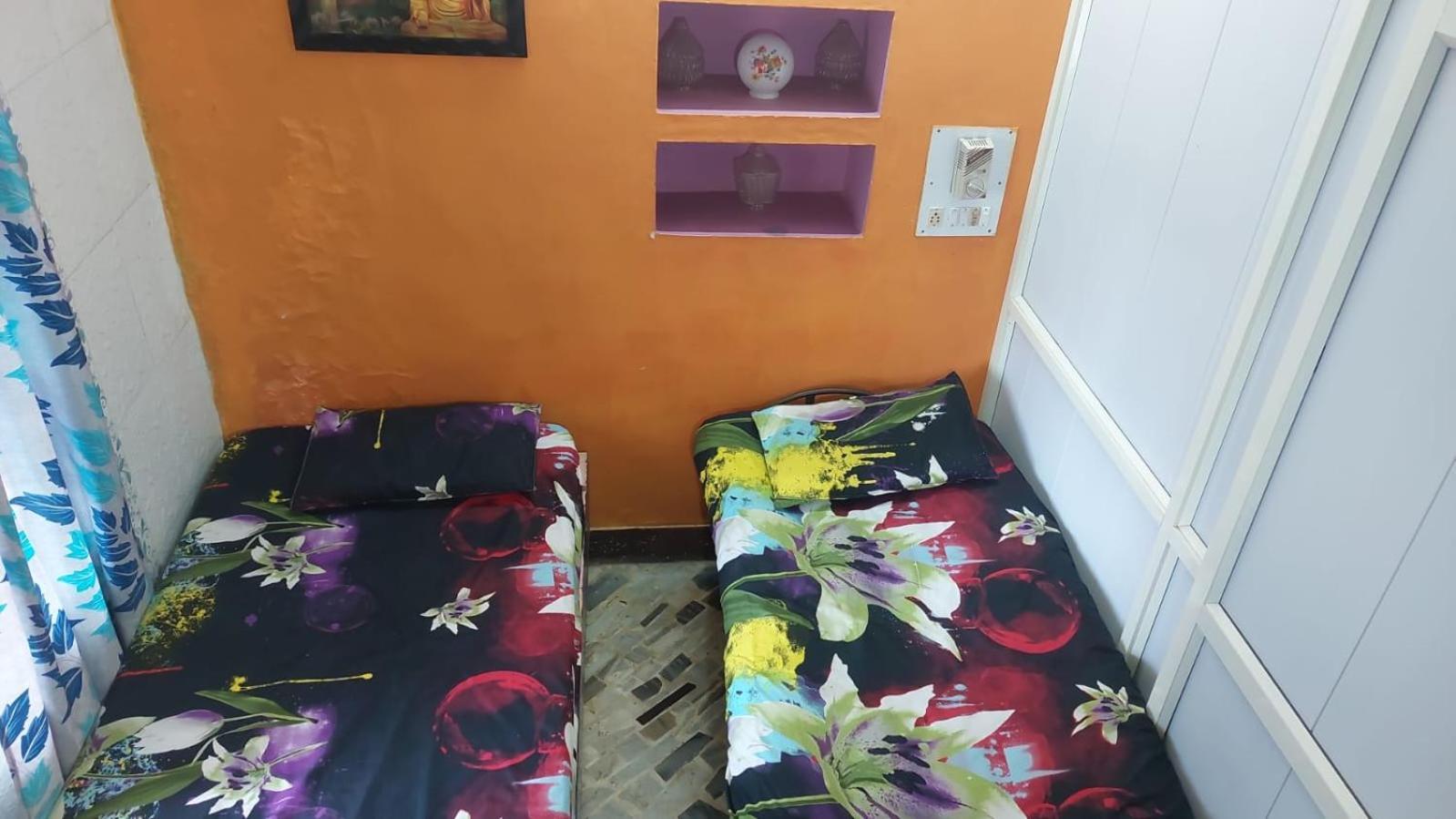 Honey Palace Homestay มาดิเครี ภายนอก รูปภาพ