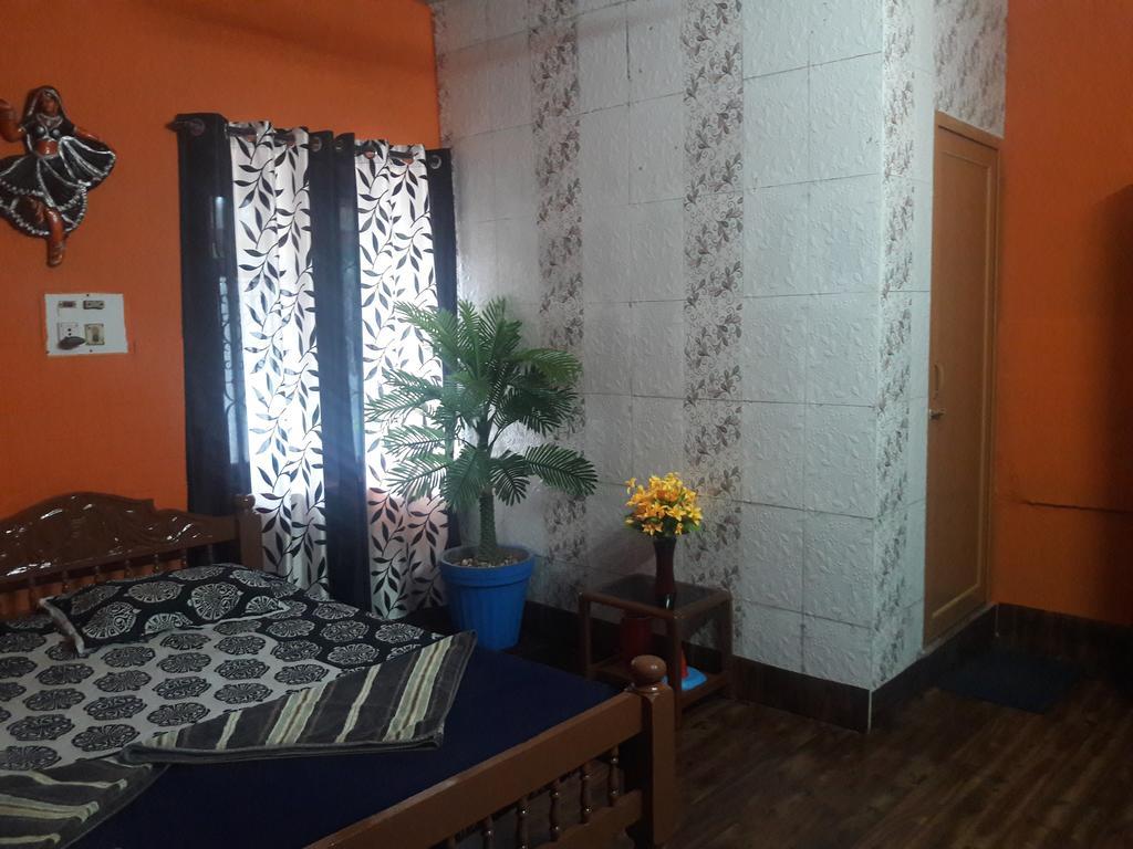 Honey Palace Homestay มาดิเครี ภายนอก รูปภาพ
